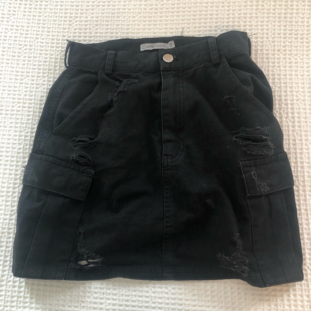 black distressed carmar skirt